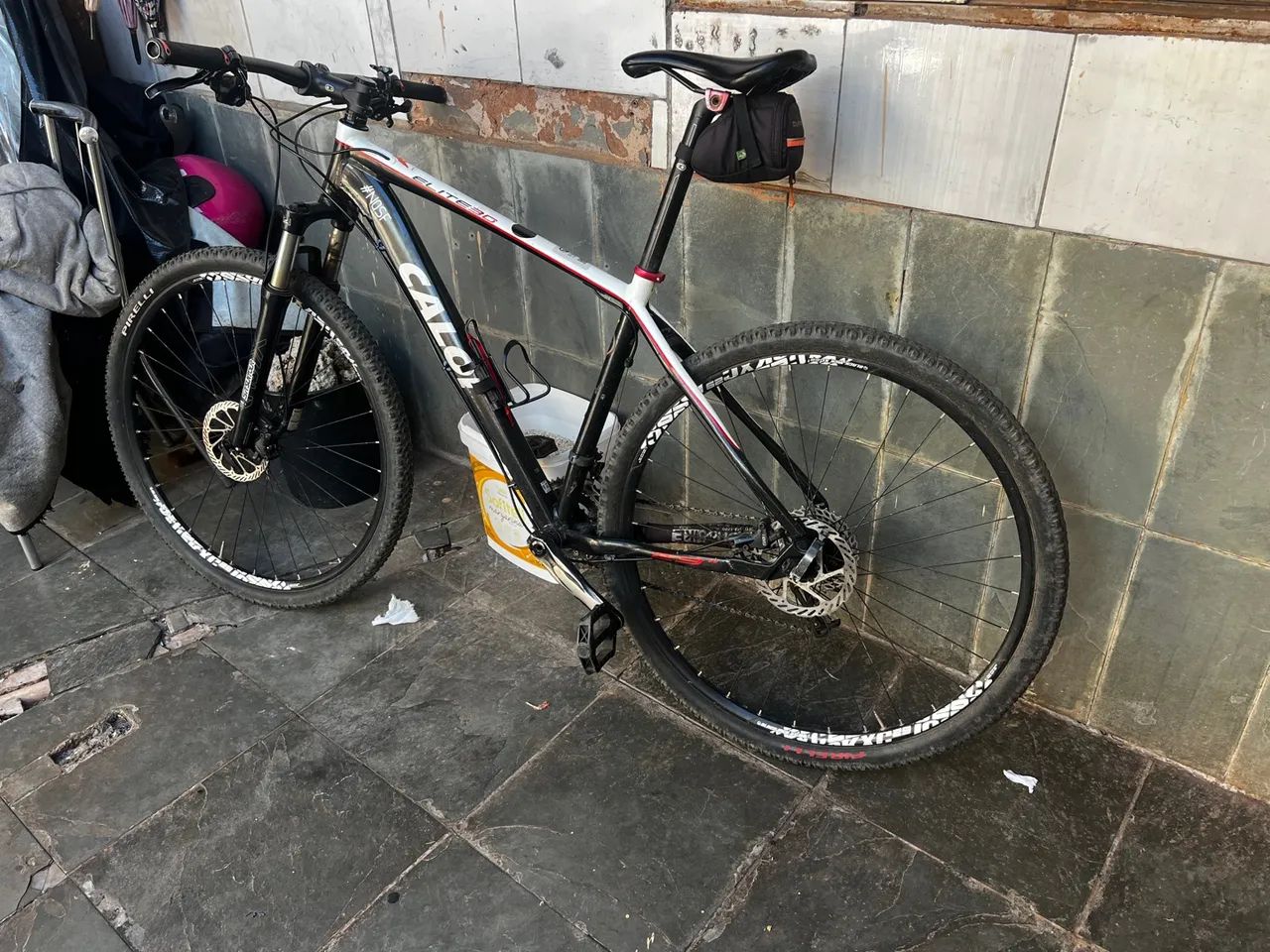 Caloi Elite 30 aro 29 TM 19 - Mountain Bike - Foto 2