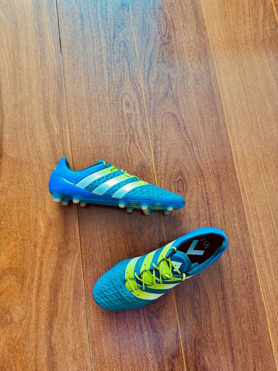 a Chuteira Adidas Ace 16.1 azul e verde - Calçados Esportivos