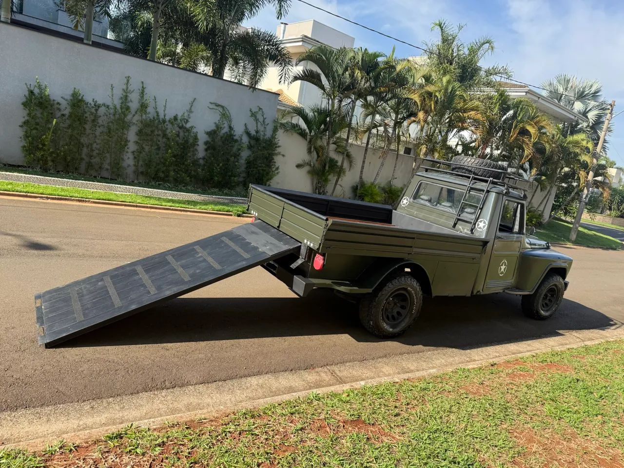 Ford F-75 4X2 2.6 V12 1973