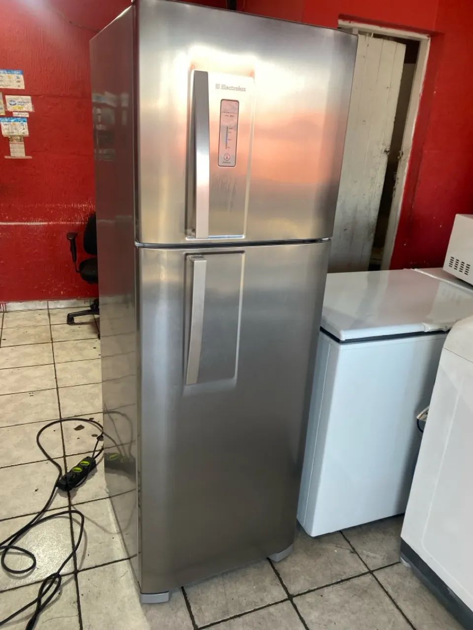 Geladeira Duplex Frost Free INOX DFX42 370L 110V Painel digital Eletrolux Semi nova  - Foto 5