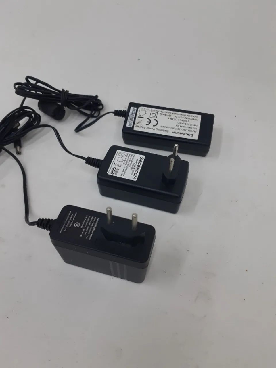 Fonte alimentação 12 volts 2 amperes.