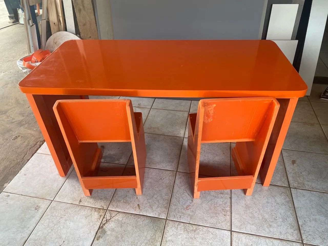 Mesa Infantil Laranja com 2 Cadeiras