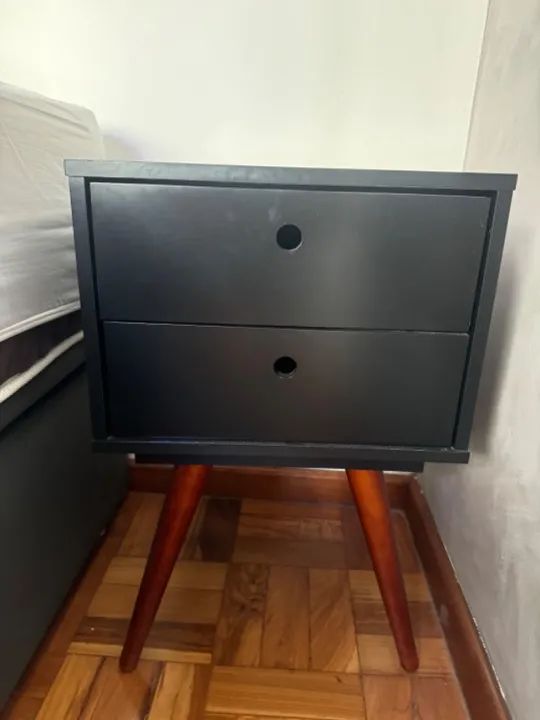 Dupla de mesa de cabeceira laqueada/criado mudo 