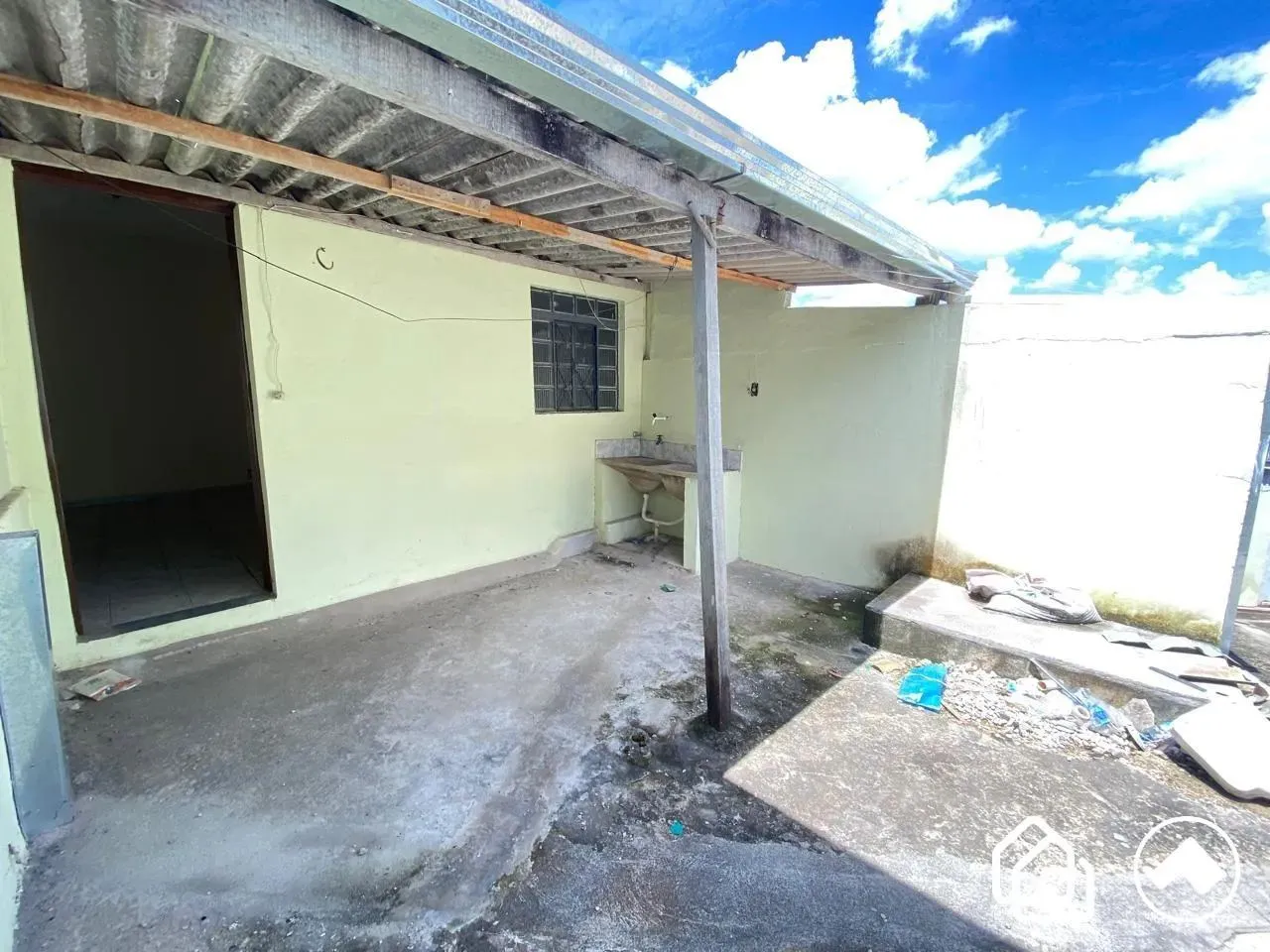 Barracão um quarto, área externa para alugar no bairro Ressaca - Contagem