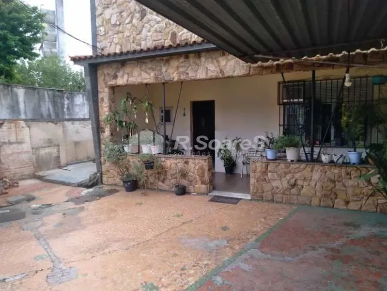 Casa de rua : / Residencial / Vila Valqueire