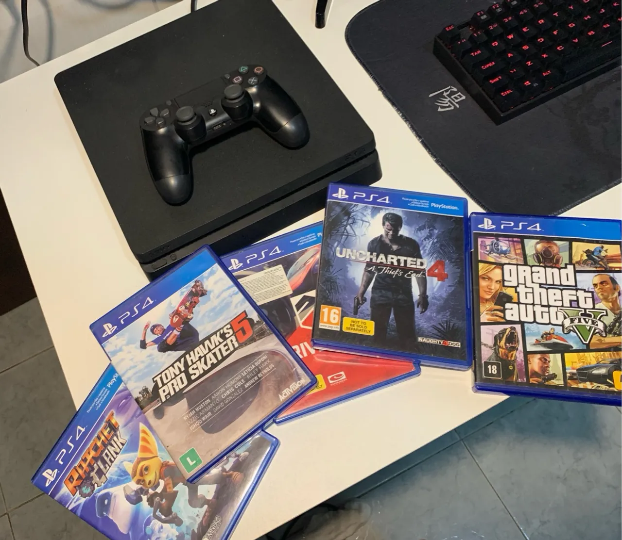Playstation 4 Slim 1TB + 5 jogos