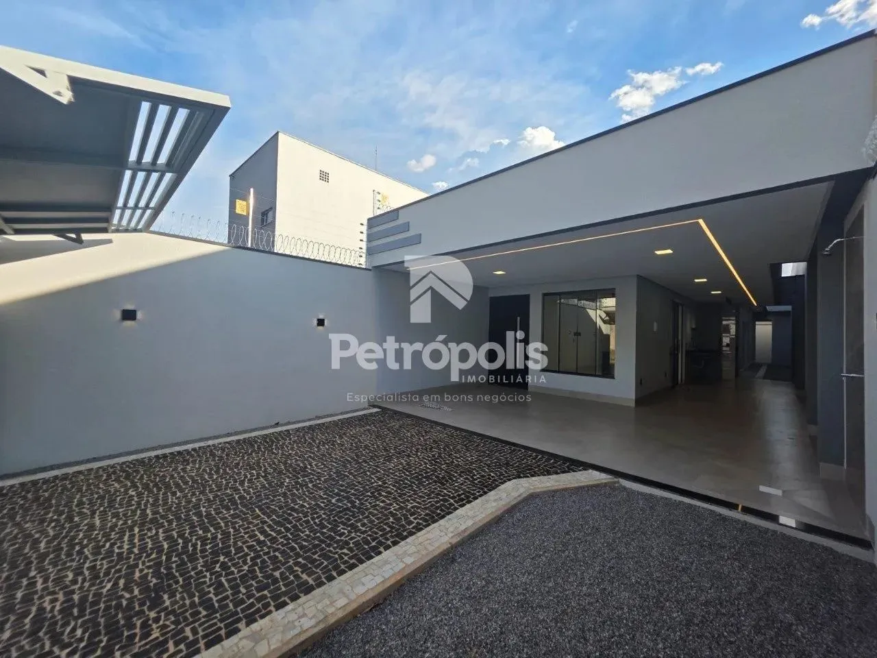 Casa na 208 Norte com 3 suítes sendo 2 americanas com 117,30 m² a venda por R$ 735.000,00 