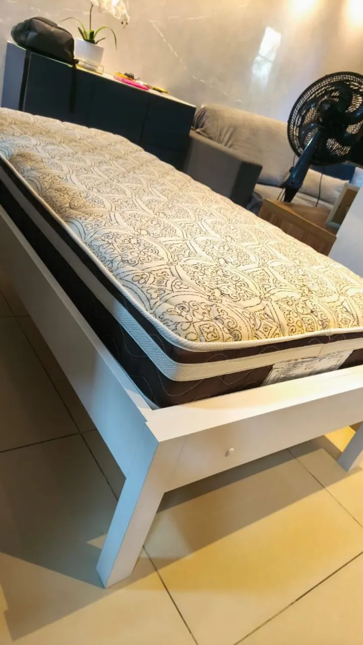 Cama de solteiro com colchão
