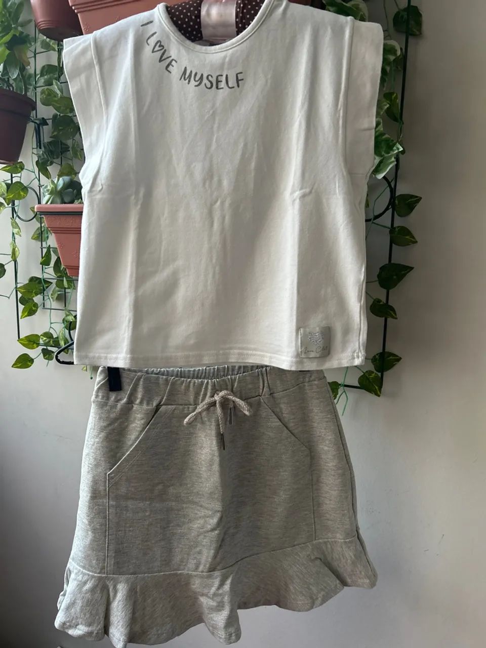 Conjunto Short Saia com brilho TAM 12 R$ 40,00