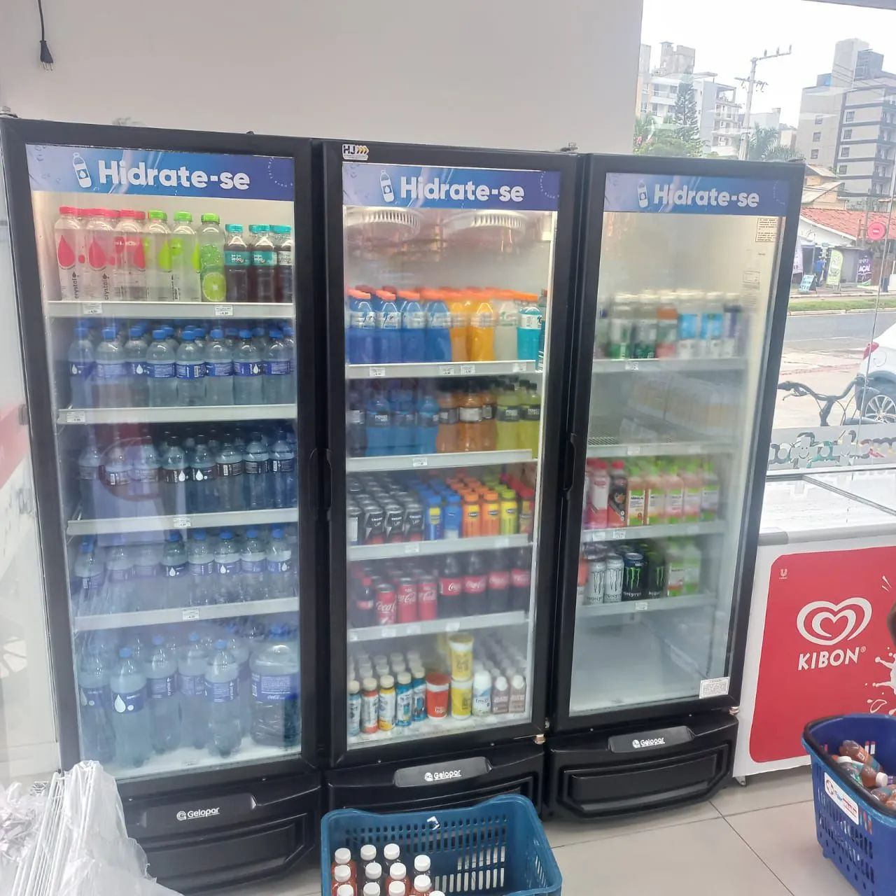 NZ. Expositor refrigerado 3 portas GELOPAR 