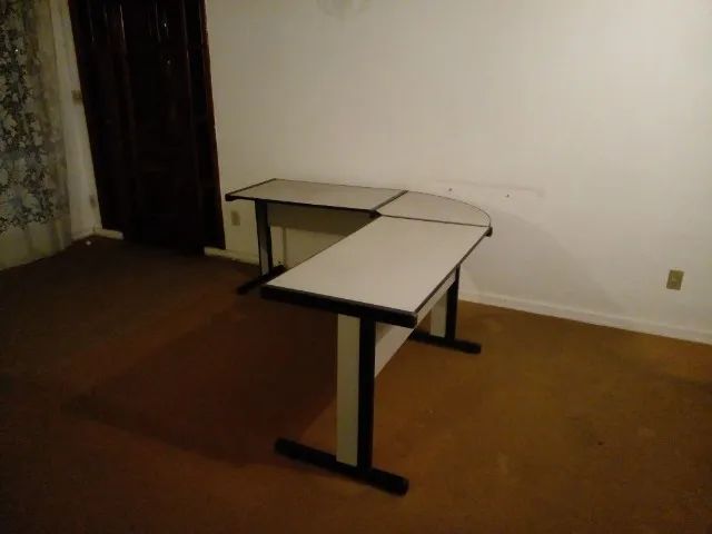 Mesa de escritório  em L 90 graus conservada! - Foto 4