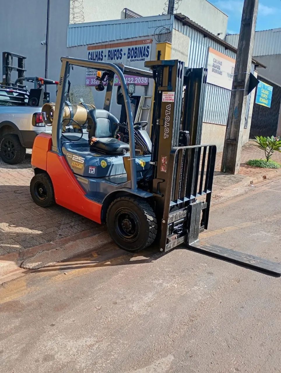 Empilhadeira Toyota 2.500 kg Seminova Revisada - Foto 3