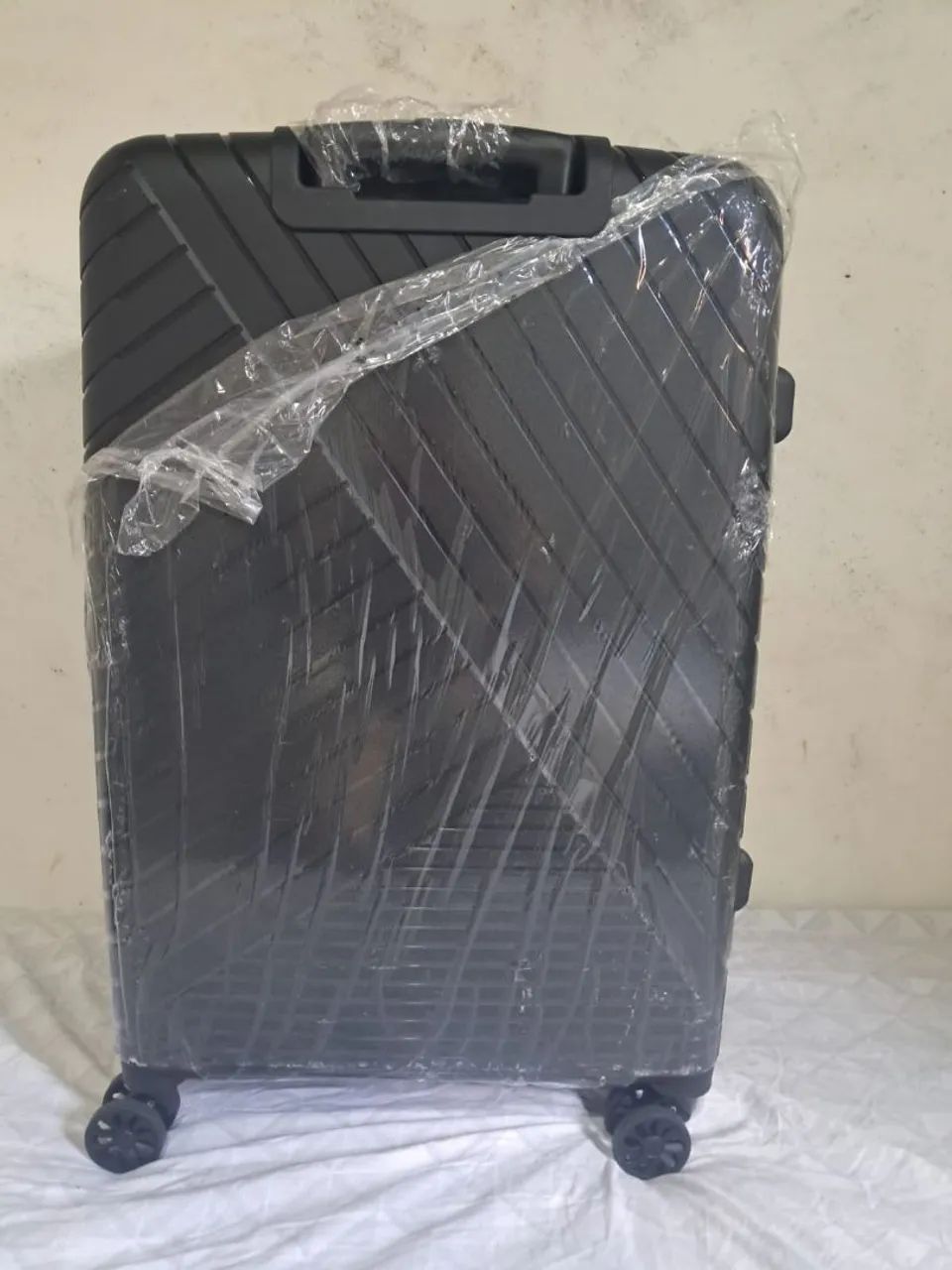 Mala de viagem despachante 30 kgpreta com design moderno - Foto 3