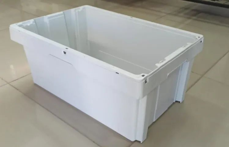 Caixa plástica fechada de 43 litros  - Foto 2
