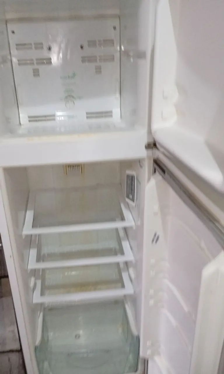 Geladeira**COM DEFEITO** - Foto 2