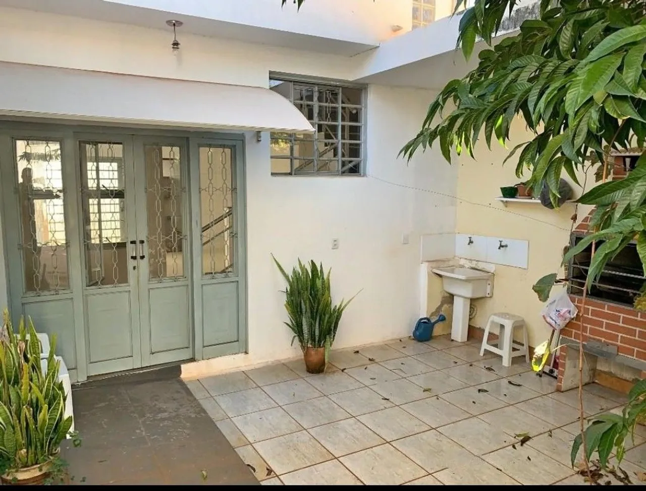 Sobrado à Venda no Jardim das Paineiras - Jaú/SP | 2 Dorms | 2 Vagas | Quintal Amplo
