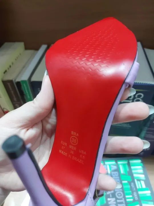 Sandália clássica (tira) lilás com solado vermelho - Foto 6