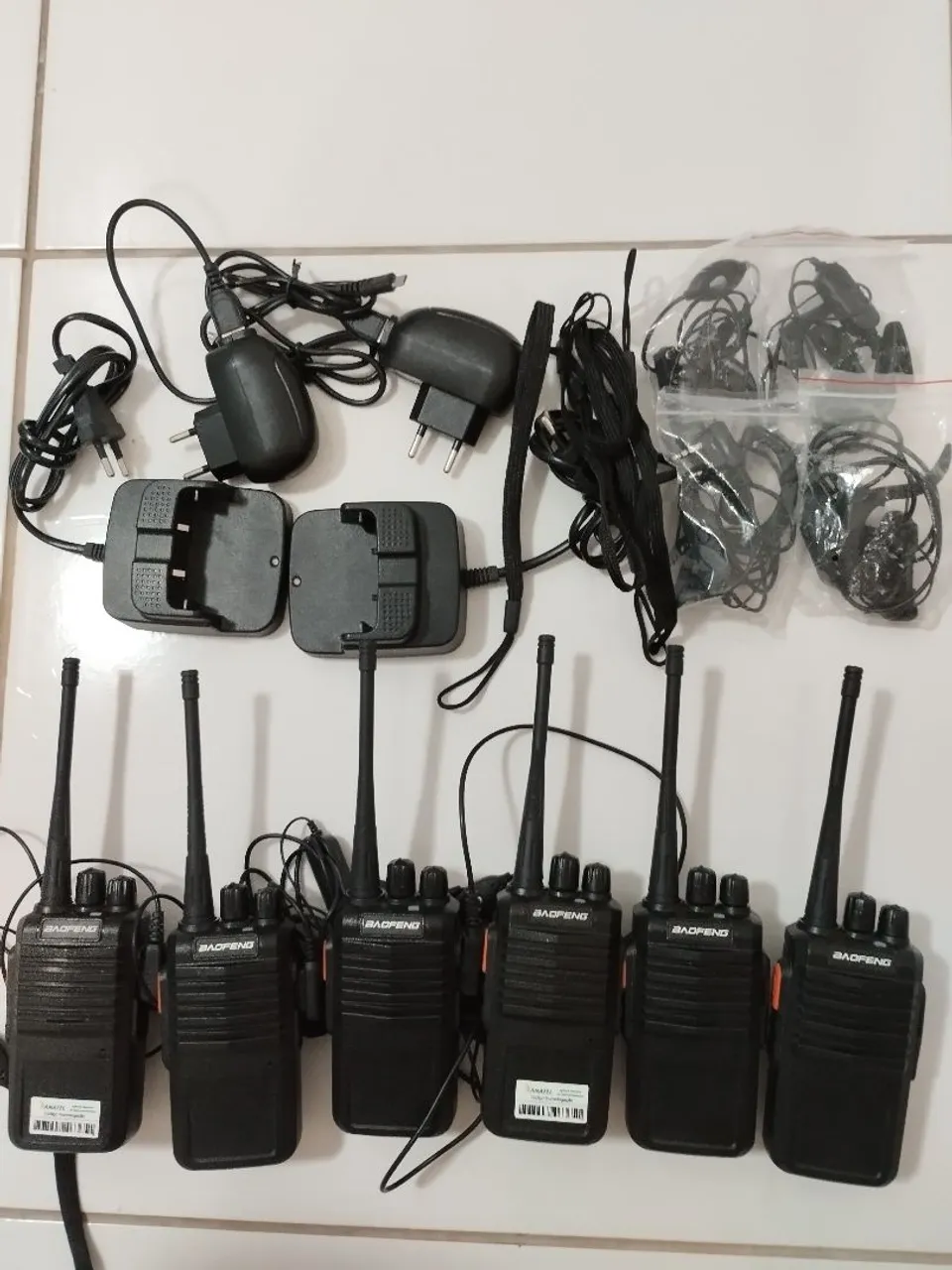 Kit com 6 Walkie Talkies Baofeng UHF M-77 completos