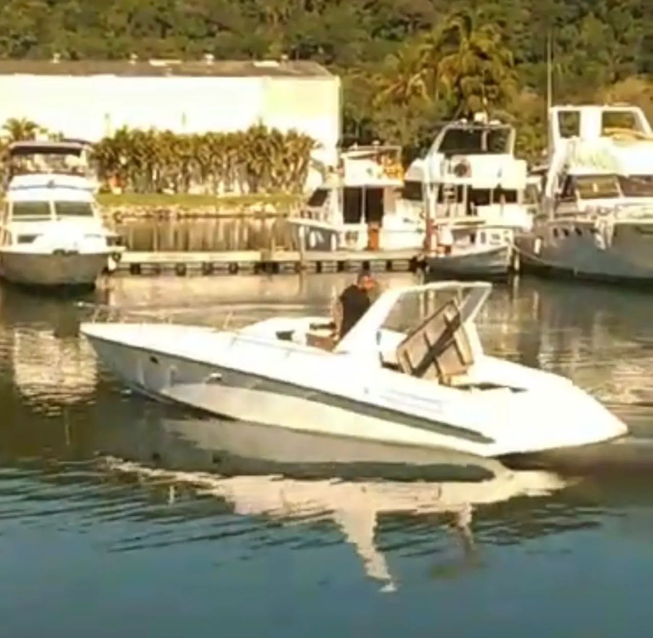 Lancha tecnomarine 31com banheiro e quarto - Foto 4