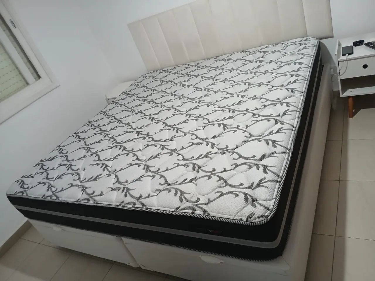 Cama King Size com Baú + Colchão - Ótimo Estado! - Foto 3