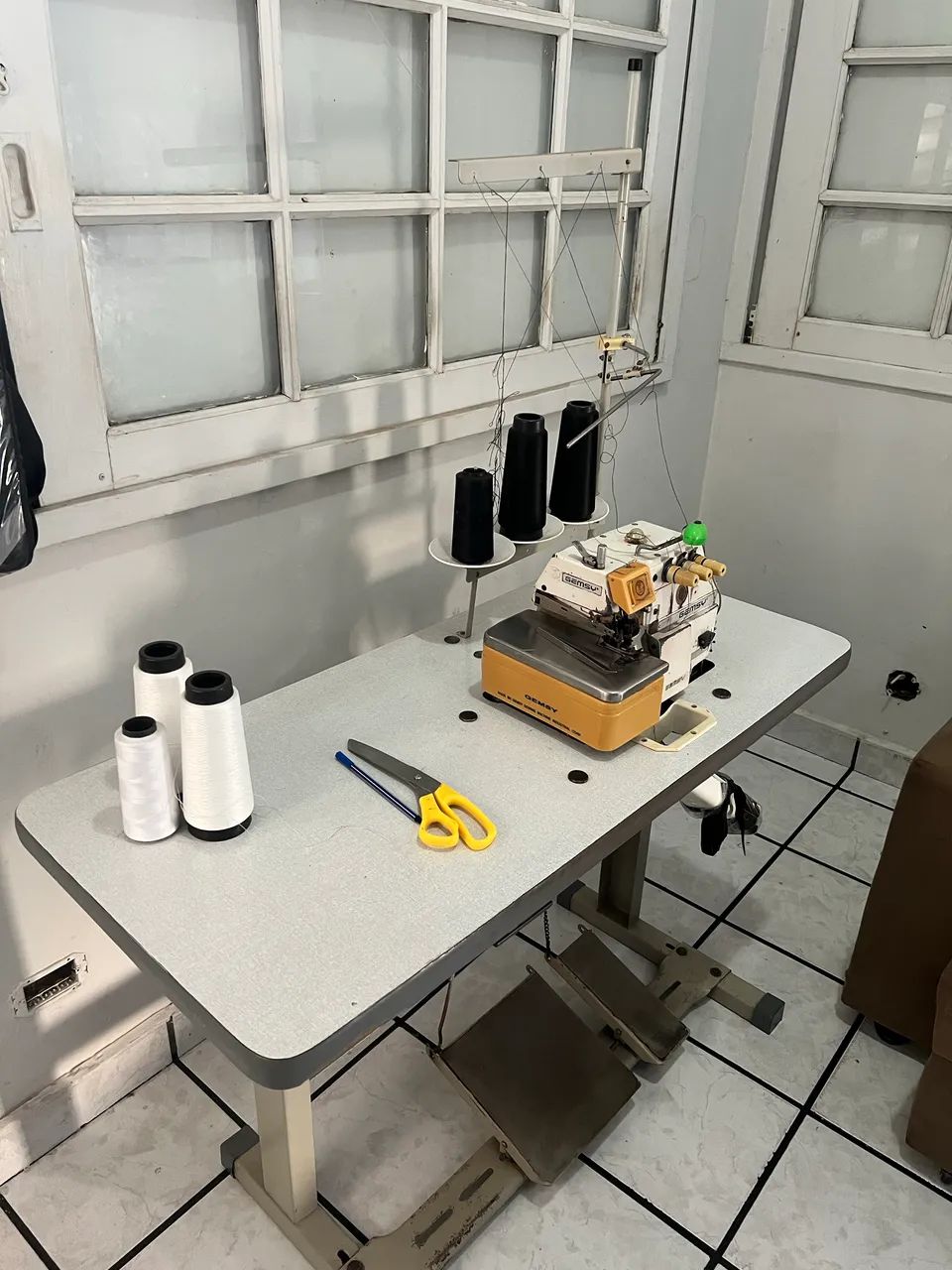 Máquina de Costura Overlock Gemsy  - Foto 3