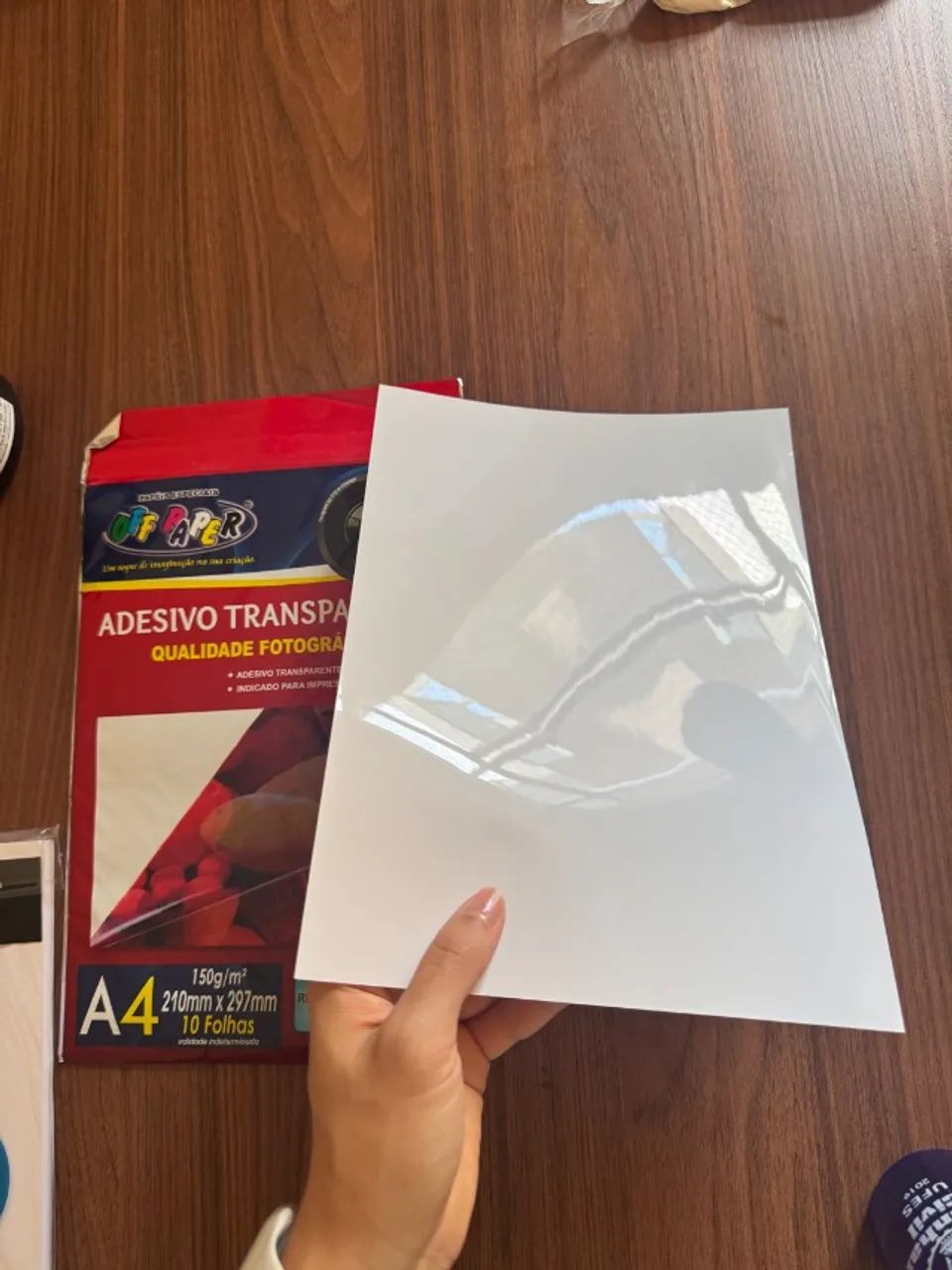Bloco de papel couchê e adesivo