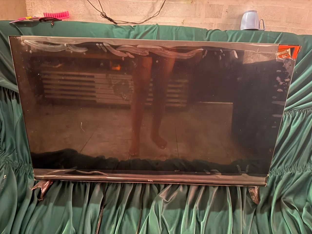 Vendo uma TV TCL nova