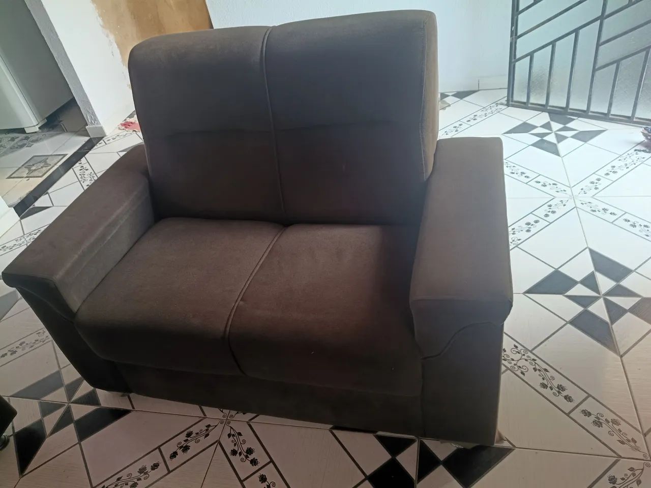 Vendo conjunto de sofá 3 e 2 lugares cor marrom  - Foto 2