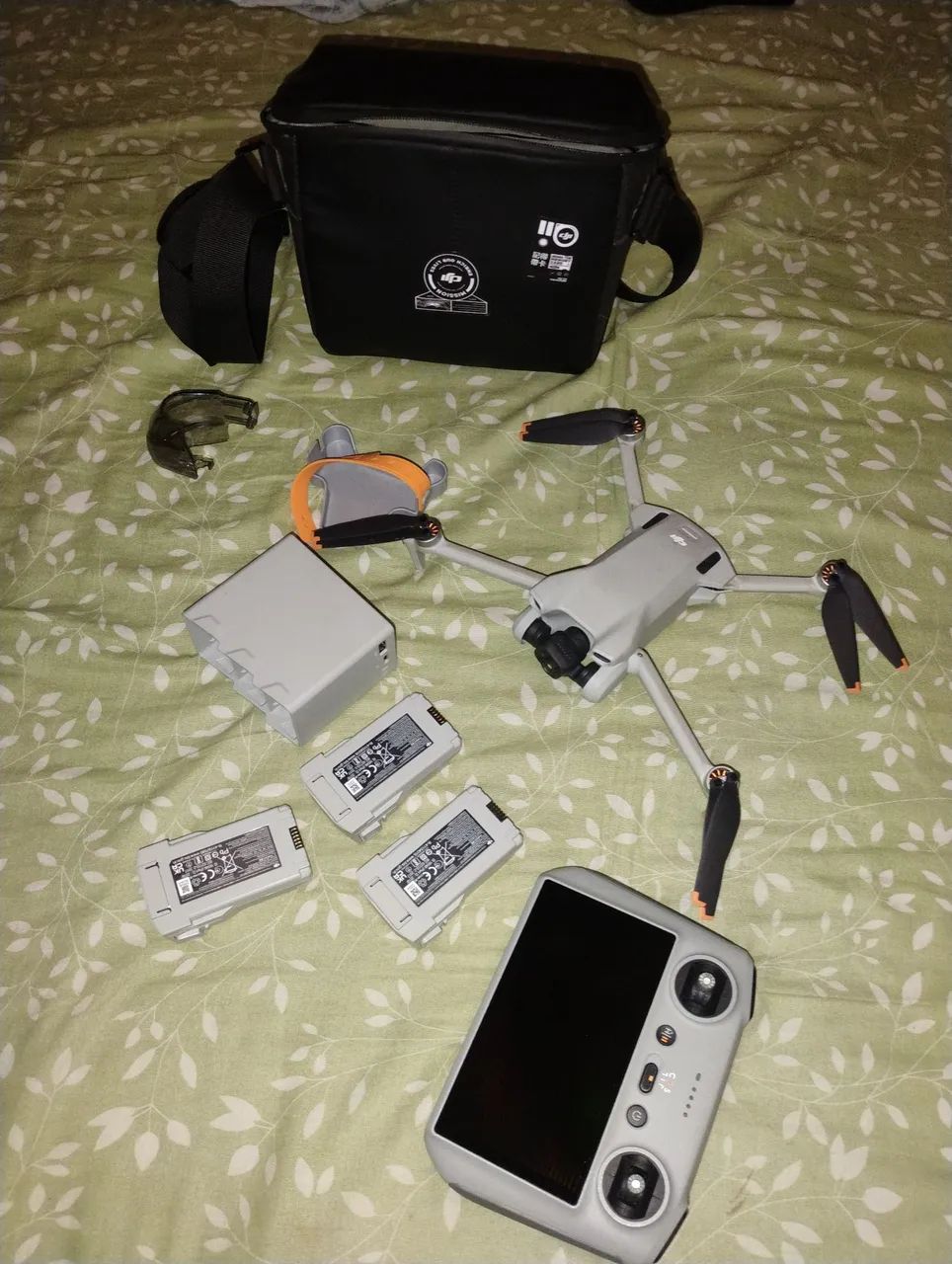 Drone mini3 com kit flymore e controle com tela - Foto 2