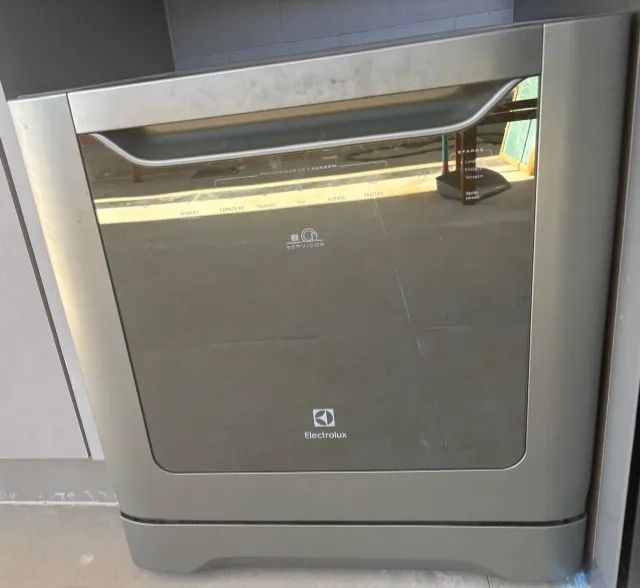 Lava-Louças Electrolux 8 Serviços Inox Compacta com Programa Eco (LE08S)