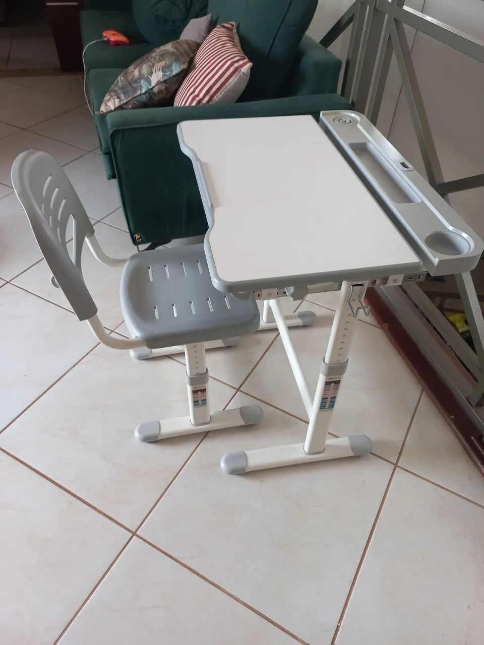 Mesa E Cadeira Infantil Escolar Ajustável