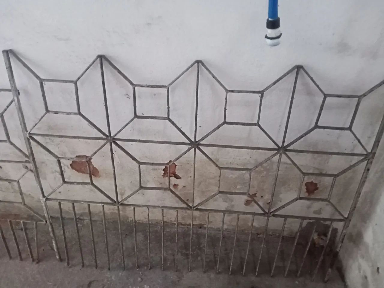 Restos de grades de ferro 