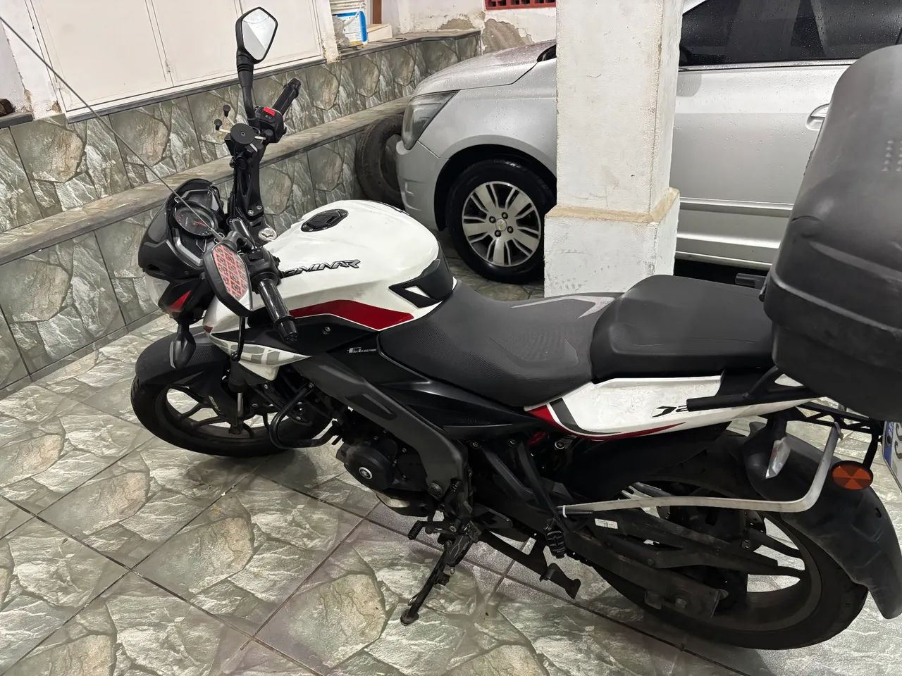Dominar D200 perfeito estado