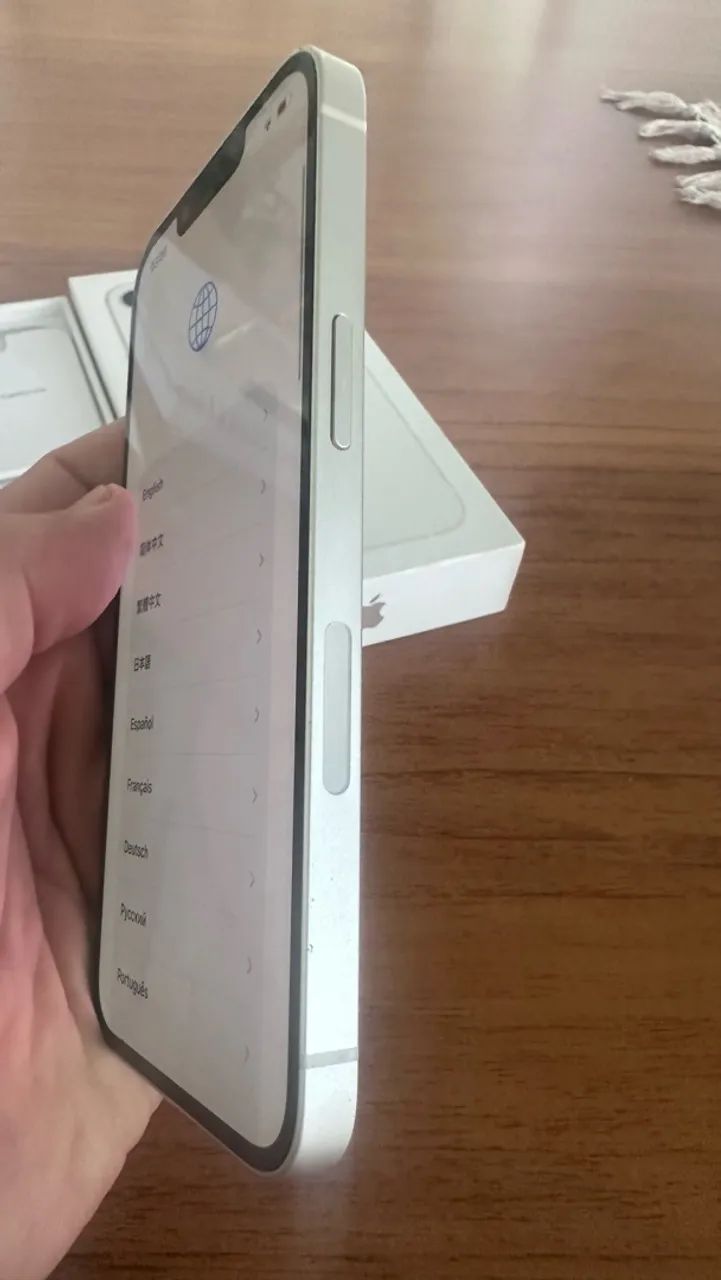iPhone 13 128gb branco super conservado com caixa br - Foto 2