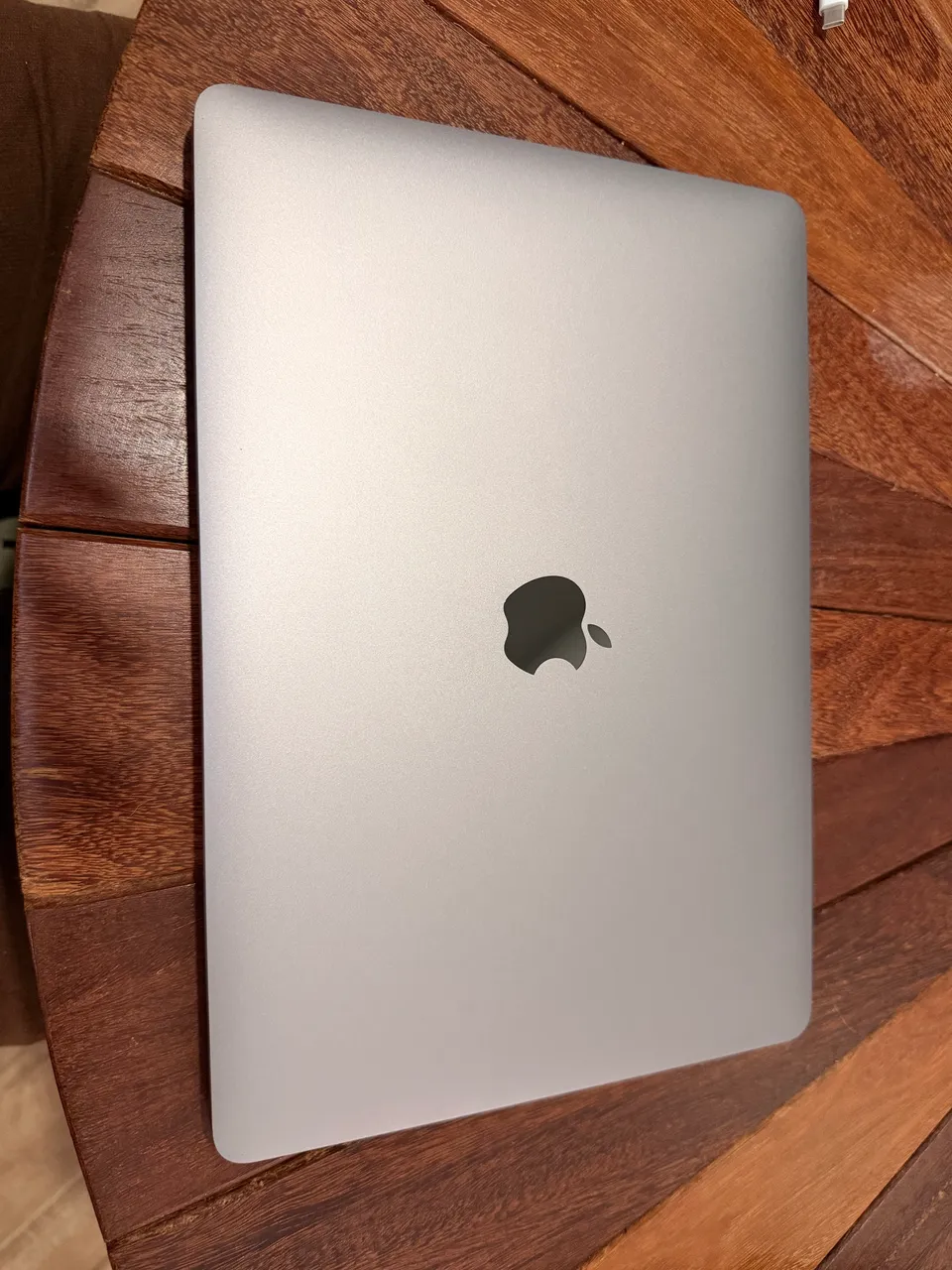 MacBook Air M2 13 256GB 2022 - 12 ciclos - Perfeito estado