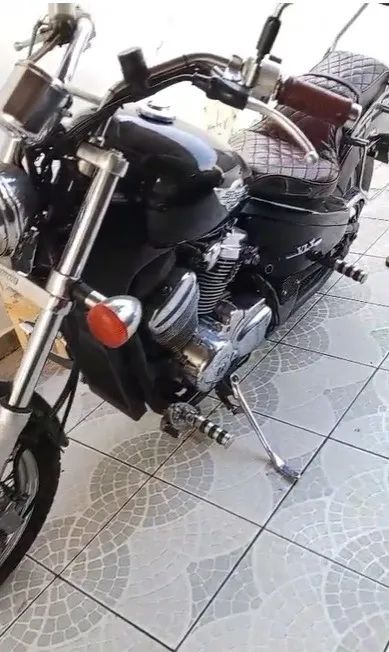 Honda Shadow 600cc com acessórios - Foto 3