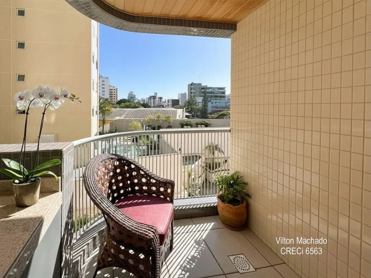 Apartamento mobiliado de 2 quartos (1 suíte), sacada, com lazer, no Centro - Florianópolis - Foto 4