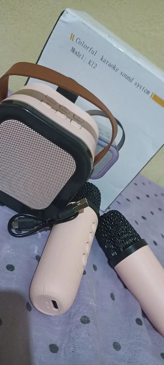 Caixinha bluetooth e dois controles 