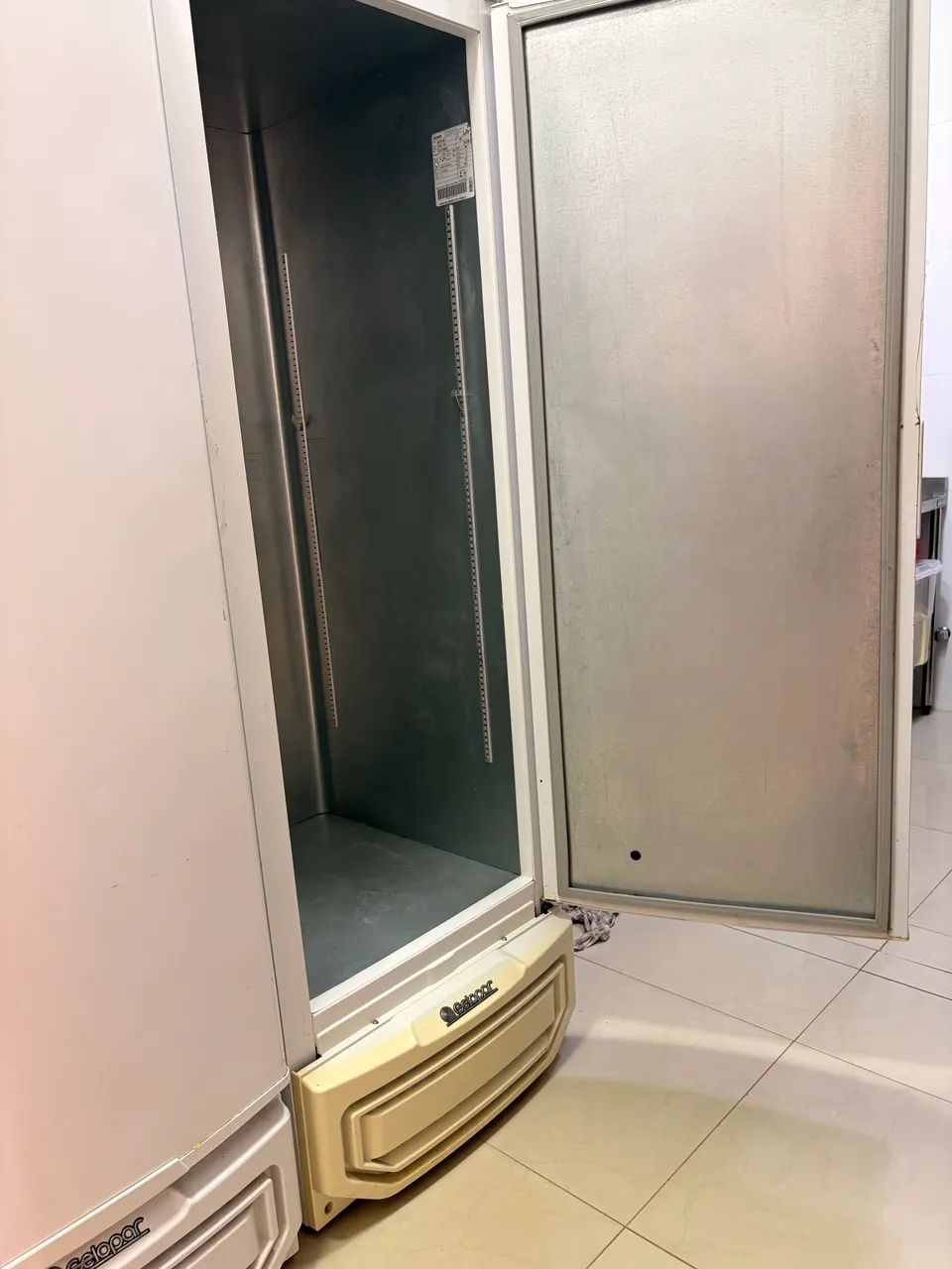 Freezer vertical Gelopar 575 litros 