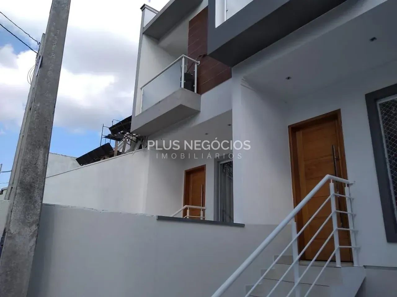 Casa à Venda na Vila Carvalho | 2 Suítes | Área Gourmet | Sacada | 1 Vaga | Próxima ao Sho