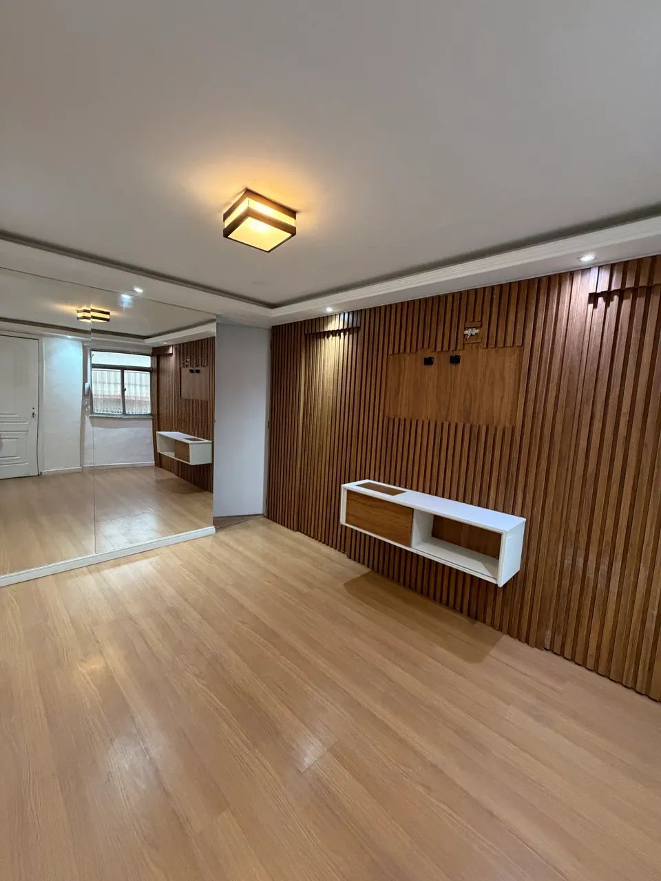  Apartamento Iraja - Água e luz incluso 