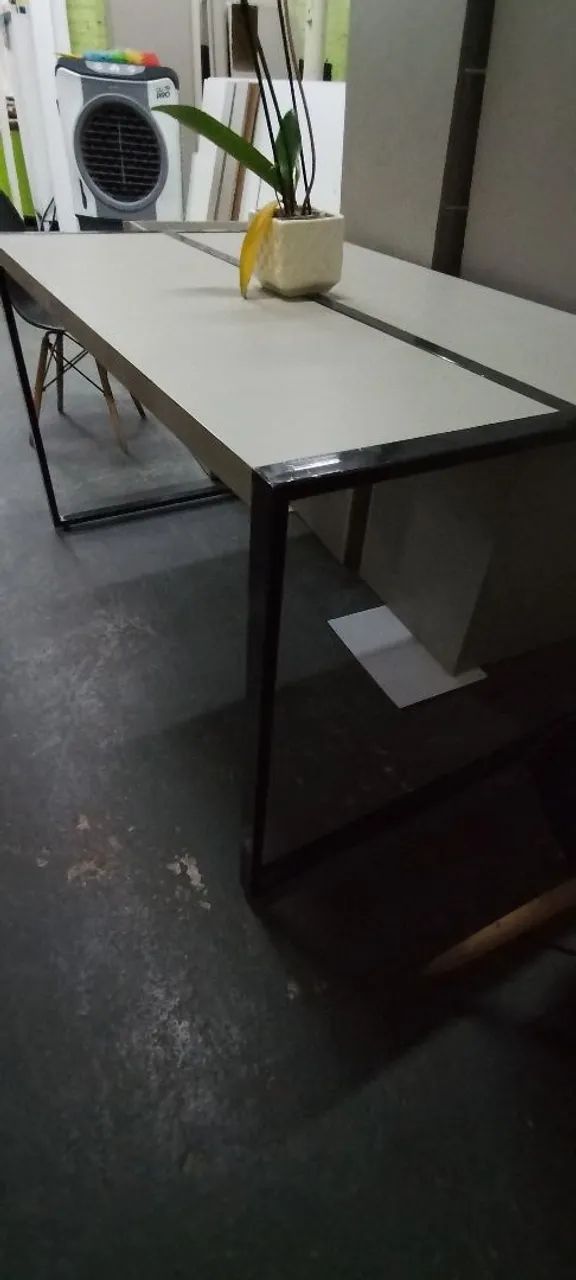 Mesa em MDF com pé de ferro  - Foto 4