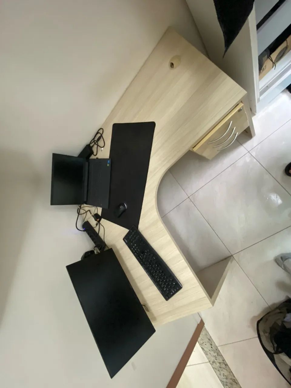 Mesa de escritório em L - Foto 4