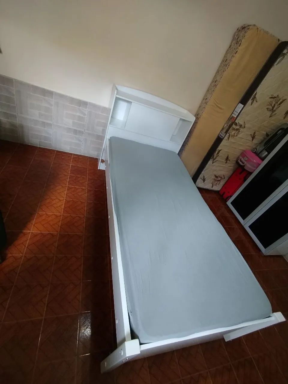 Cama de solteiro infantil e guarda roupa solteiro 