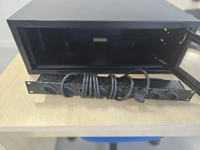 Rack de rede 3U com régua de 8 tomadas - Foto 2