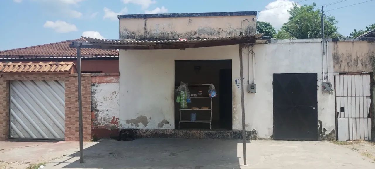 Casa bem localizado no centro de Maués 