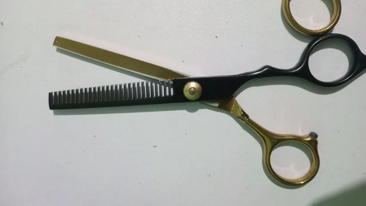4 tesouras de barbeiro  novas - Foto 2