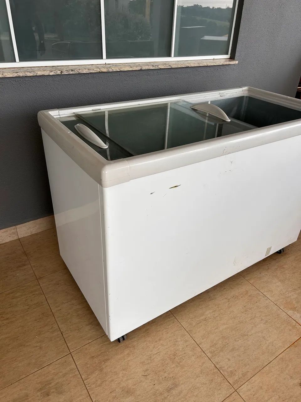 2 freezer expositor 400L - excelente estado - Foto 2