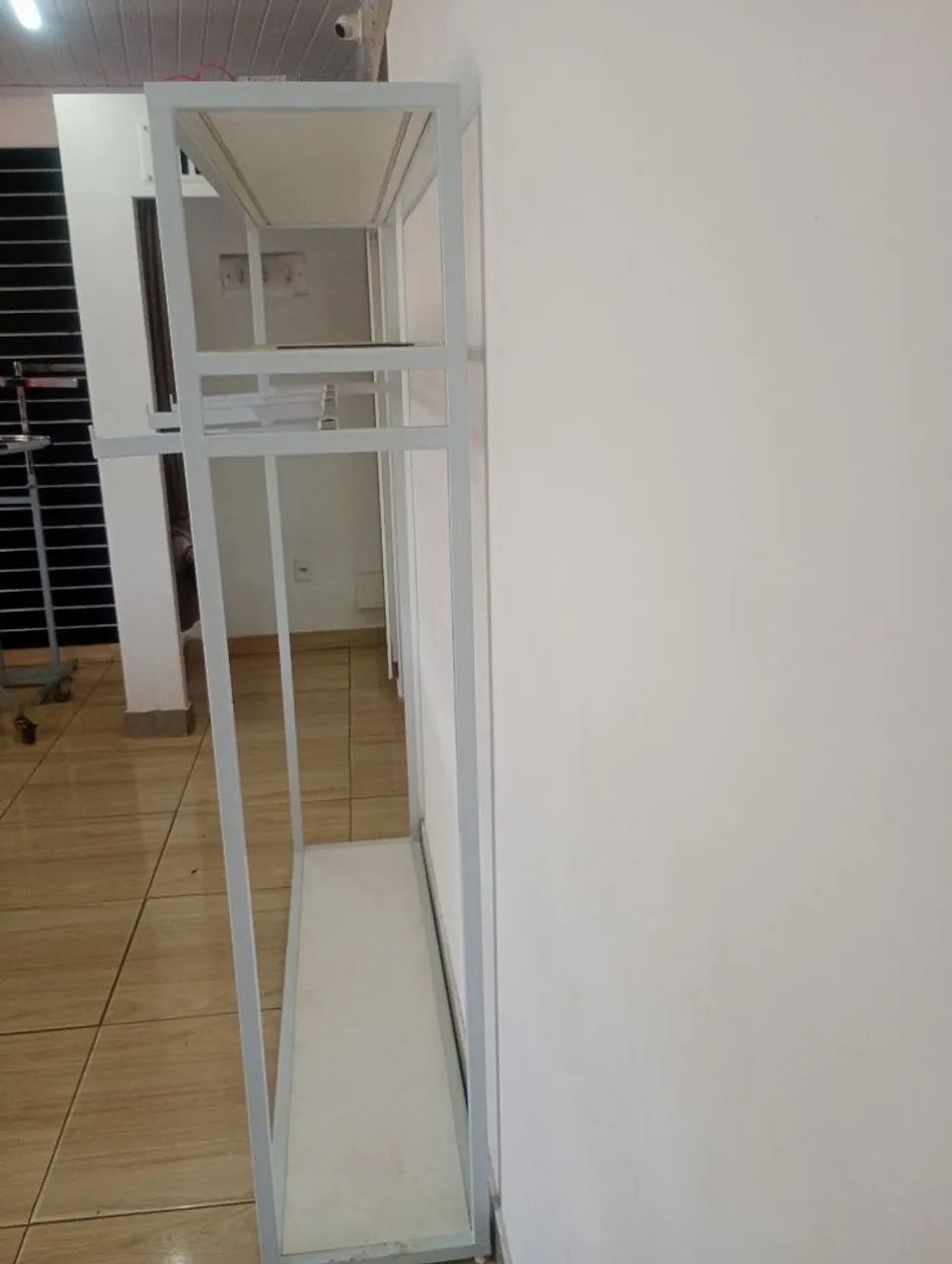 Arara para Roupas com luz de Led - Foto 3