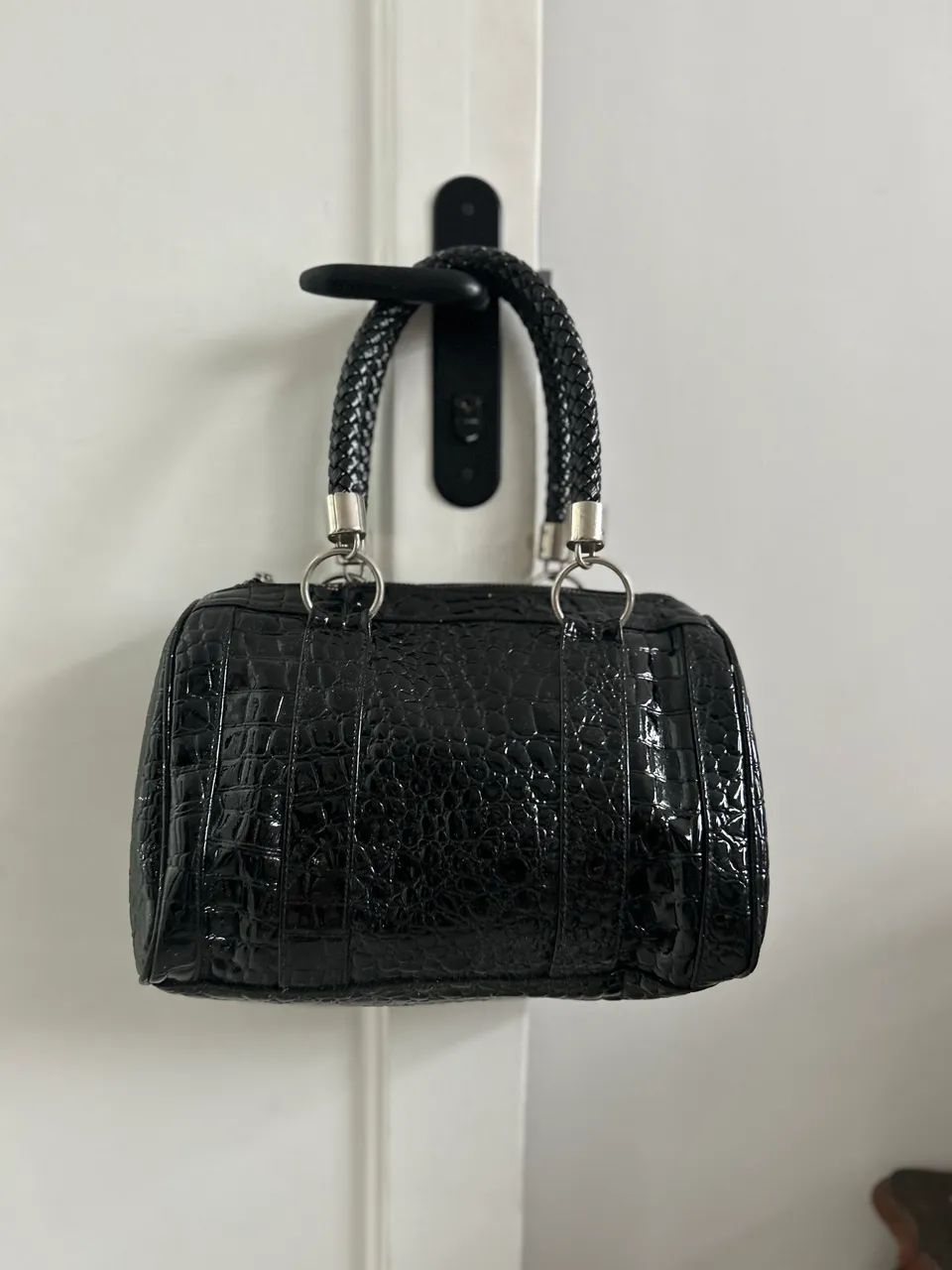 Bolsa preta brilhosa 